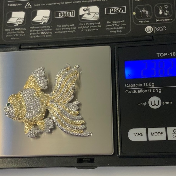 15ct Fish Brooch - Picture 9 of 9